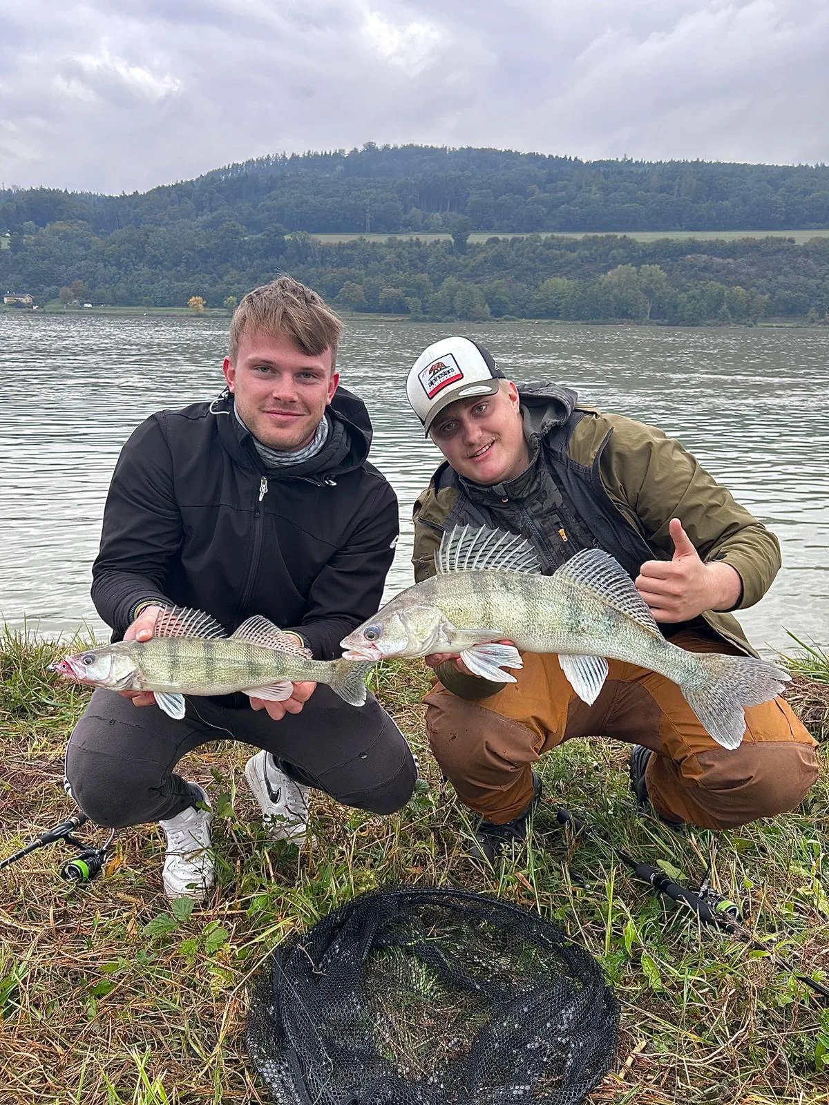 Zanderangeln am Wasser